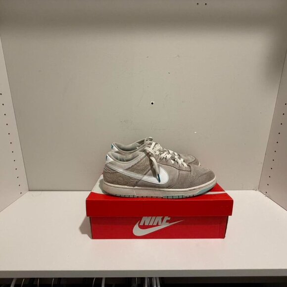 Nike Men's White and Grey Trainers - Picture 2 of 5